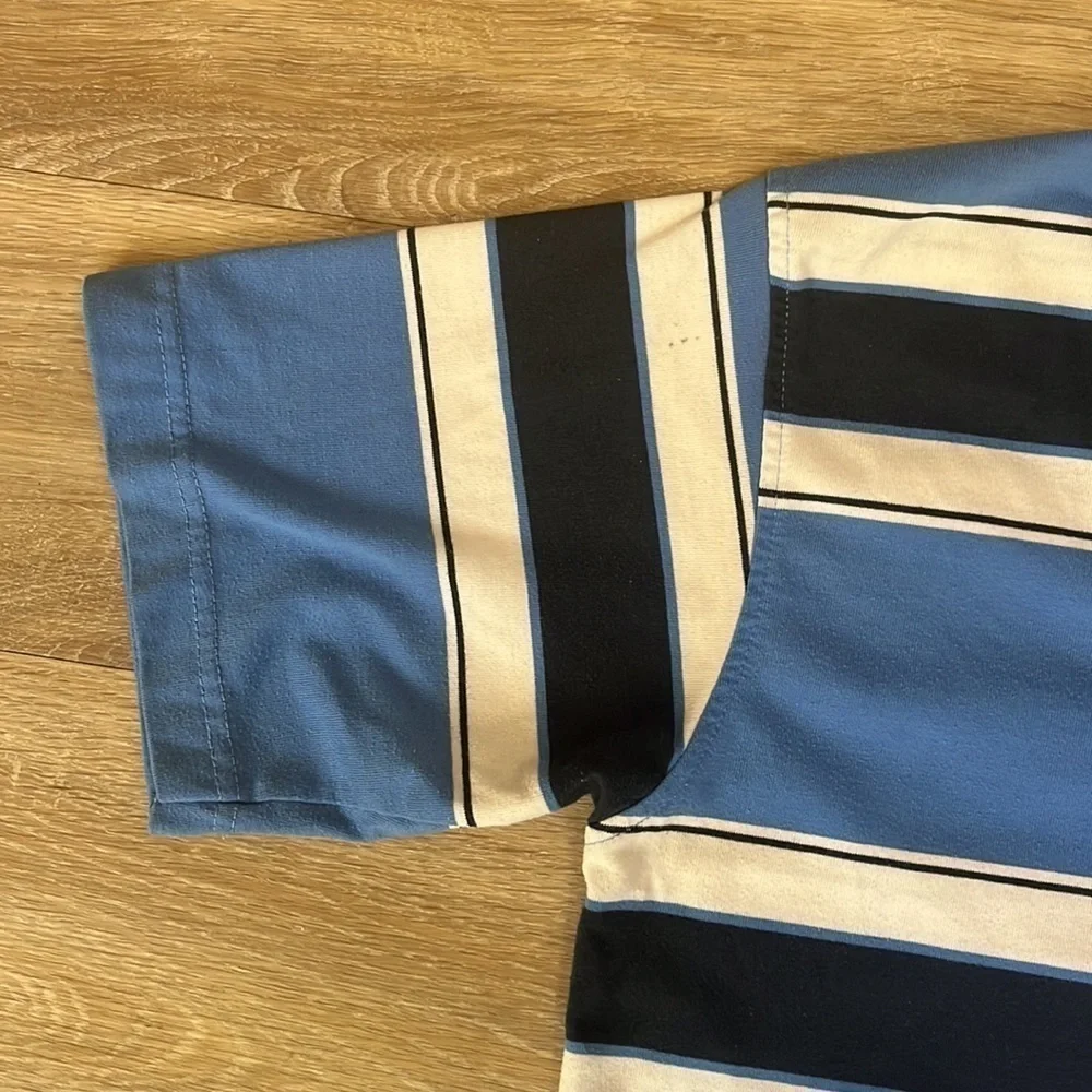 Heat Wave Blue Striped Polo Shirt with Logo. Size Medium